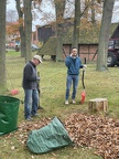 2021-11-20 Backhaus Laubharkaktion mit über 30 Teilnehmern und schwerem Gerät Bilder von Ralf 071